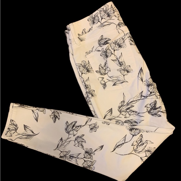 NWOT jeans WHBM “the skinny ankle” 4 mid-rise white black floral - Picture 2 of 8